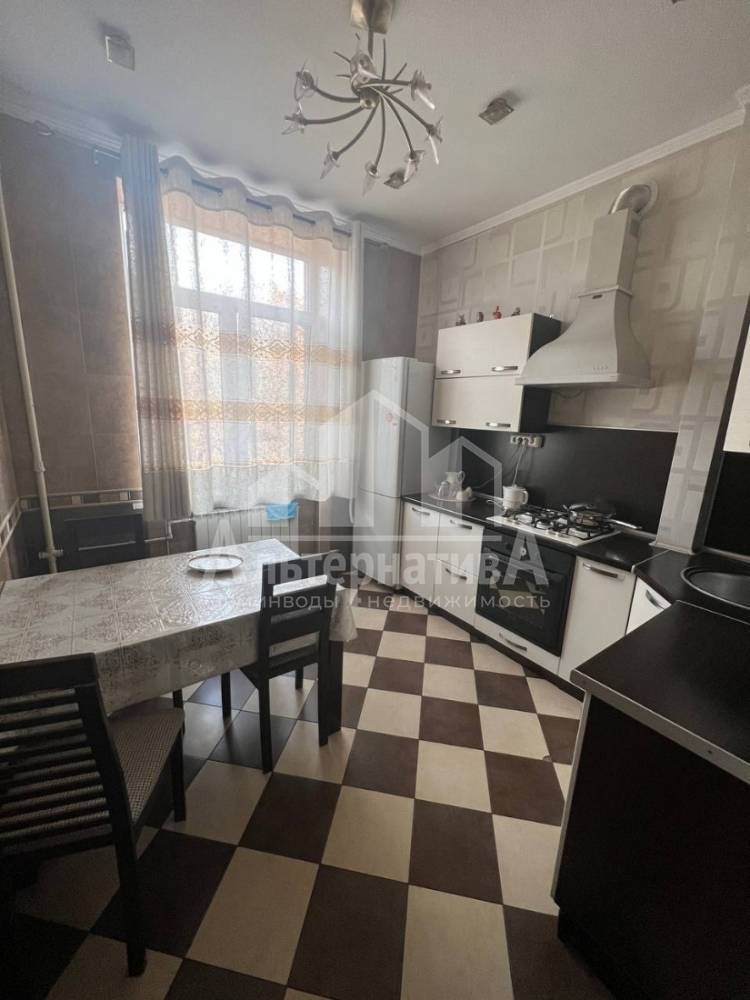 Ставропольский край, Кисловодск, Рынок, Горького ул.; Квартира 50м² 3/3 эт.