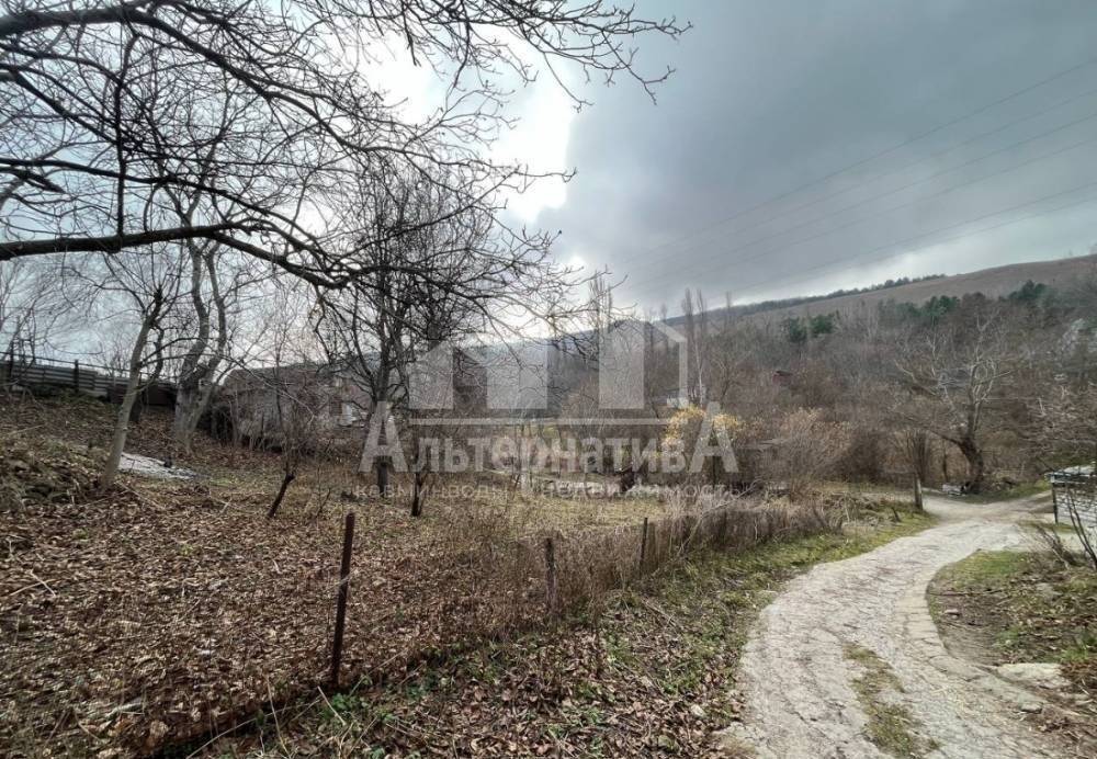 Ставропольский край, Кисловодск, пос.Луначарский, с/т Дружба; Участок на участке 8,50 сот.