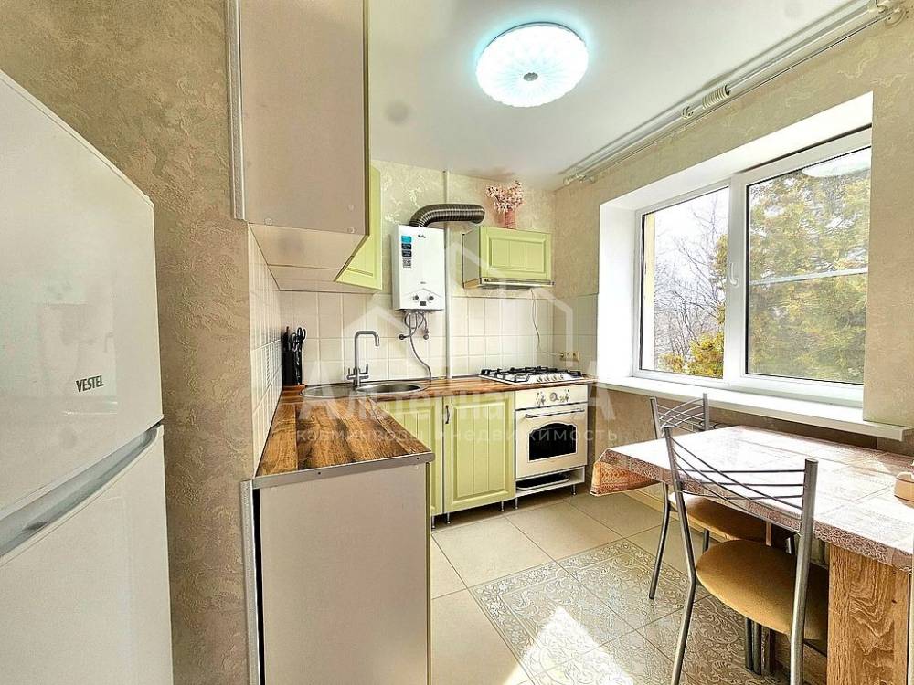 Ставропольский край, Кисловодск, Рынок, Губина Андрея ул.; Квартира 42м² 3/5 эт.