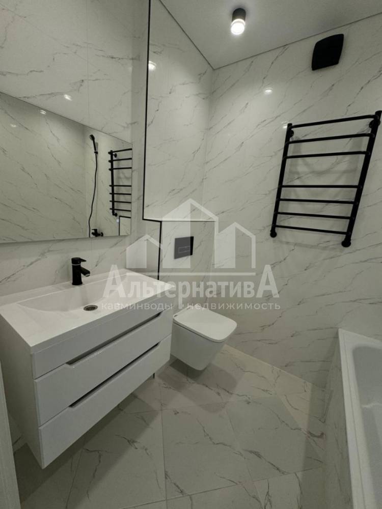 Ставропольский край, Железноводск, пос.Иноземцево, Изумрудная ул.; Квартира 54м² 3/6 эт.