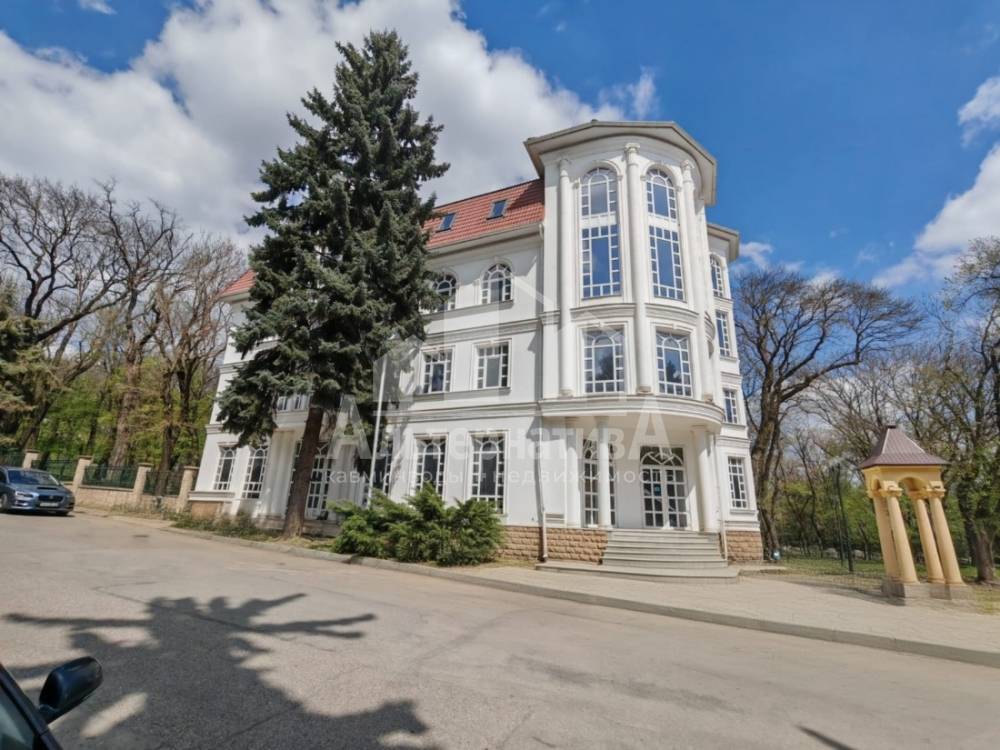 Ставропольский край, Ессентуки, Курортная зона, Интернациональная ул.; Помещение свободного назначения 1 400м² на участке 5 сот. 5/5 эт.