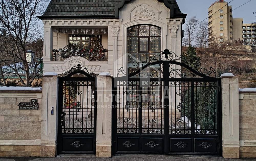Ставропольский край, Кисловодск, сан.Москва, Декабристов ул.; Дом 302м² на участке 3,02 сот. 2 эт.