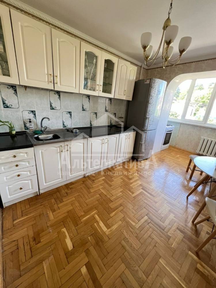 Ставропольский край, Кисловодск, 16-ой школы, Островского ул.; Квартира 71,30м² 2/6 эт.