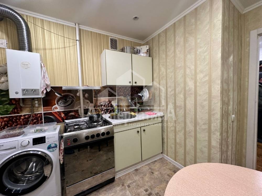 Ставропольский край, Кисловодск, Центр, Островского ул.; Квартира 41м² 3/5 эт.
