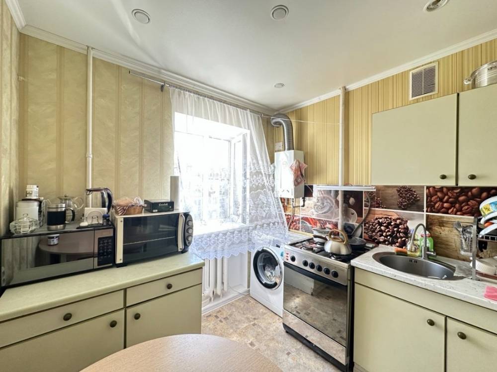 Ставропольский край, Кисловодск, Центр, Островского ул.; Квартира 41м² 3/5 эт.