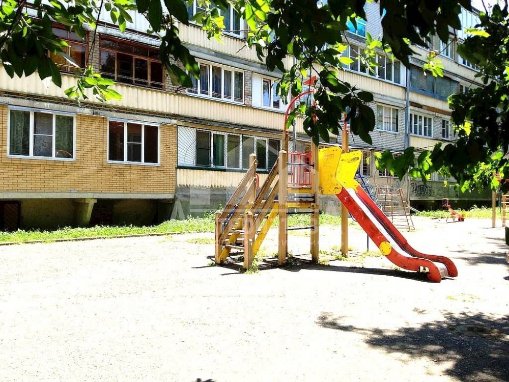 двор