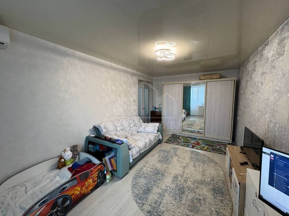 photo_5271850997980534498_y