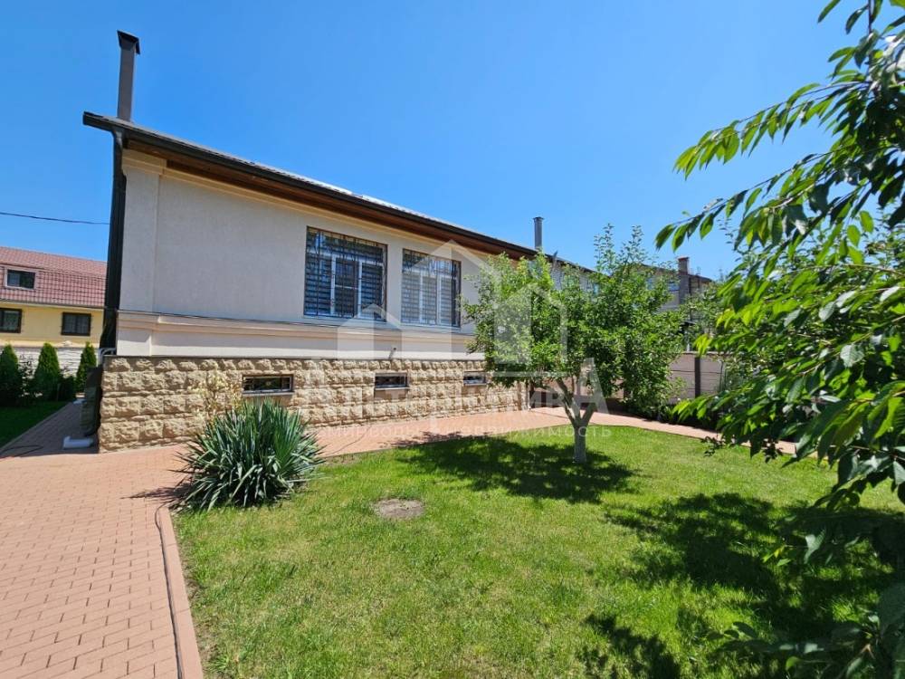 Ставропольский край, Кисловодск, пос.Луначарский, Трудовой пер.; Дом 212м² на участке 9,06 сот. 2 эт.