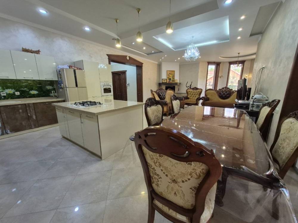 photo_5278780816039736437_y