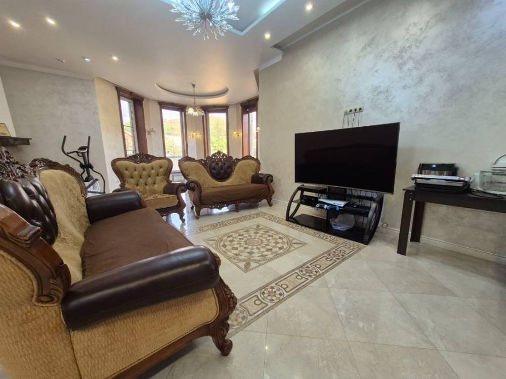 photo_5278780816039736438_y