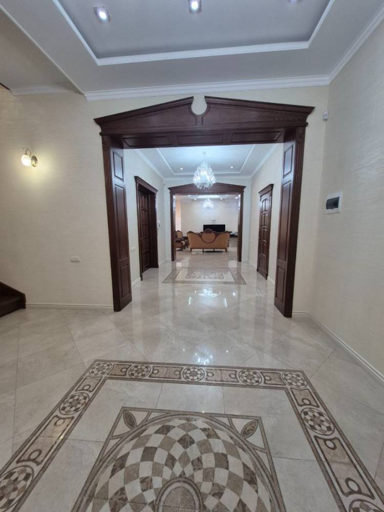 photo_5278780816039736429_y