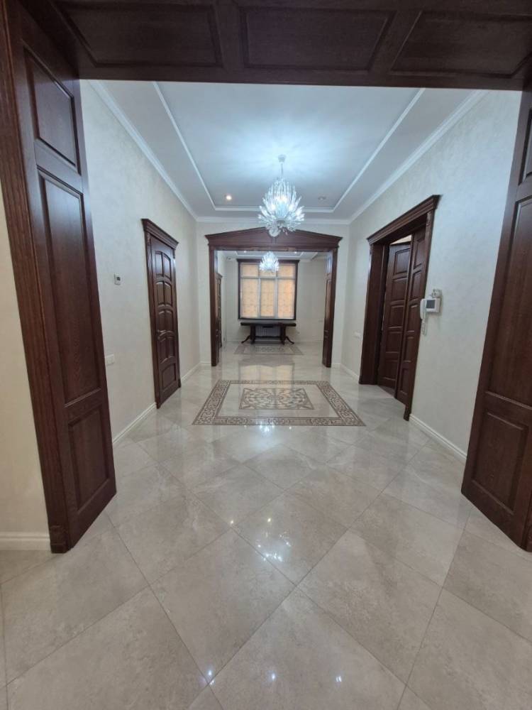 photo_5278780816039736434_y