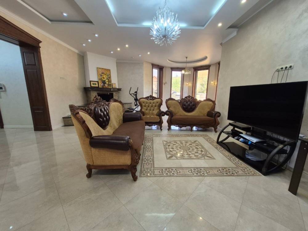 photo_5278780816039736442_y