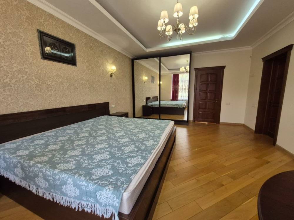 photo_5278780816039736458_y