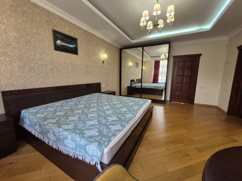 photo_5278780816039736460_y