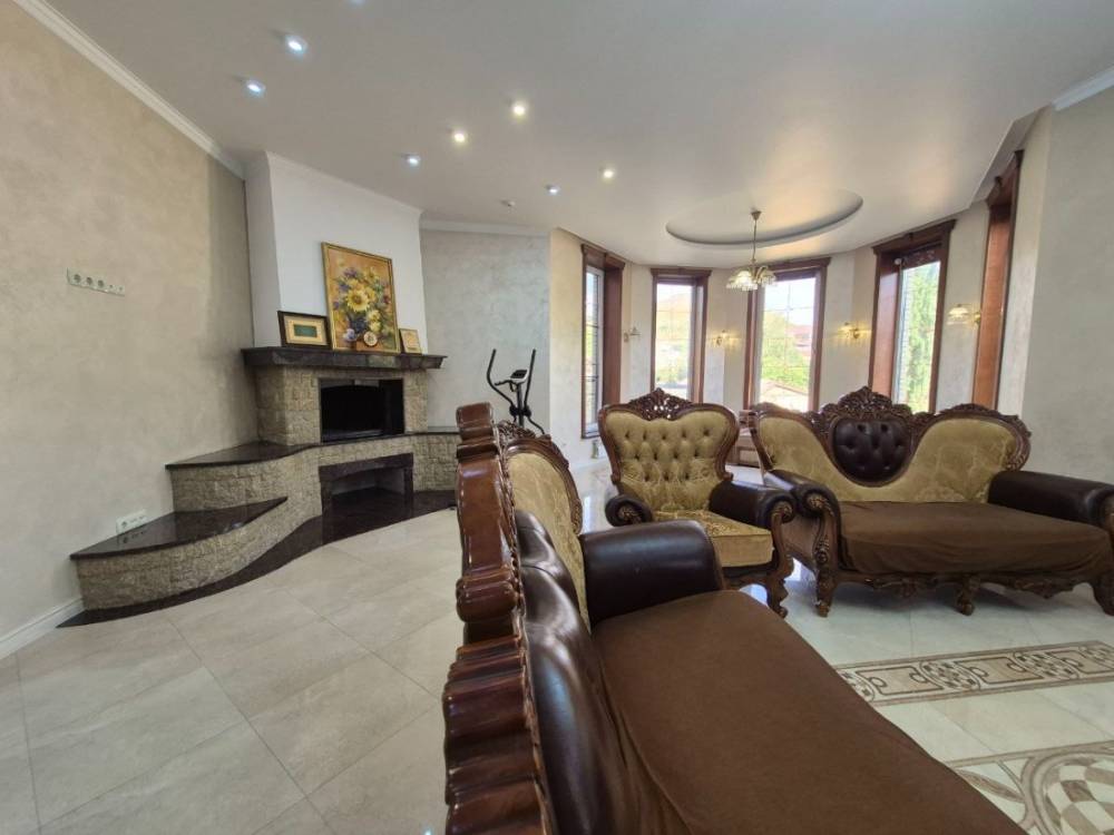 photo_5278780816039736436_y