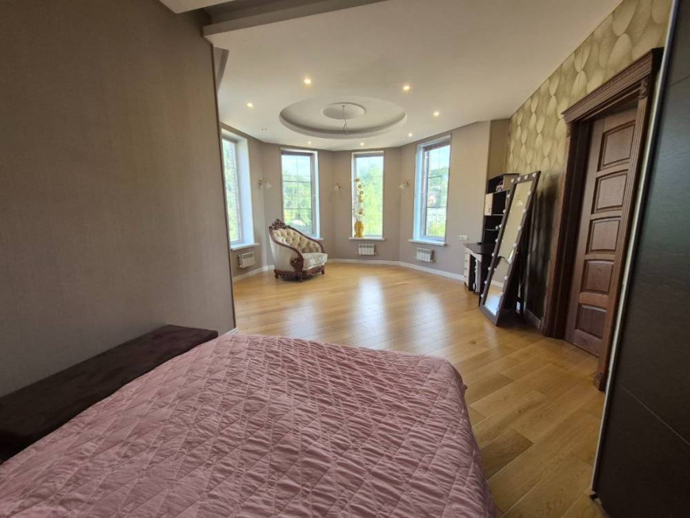 photo_5278780816039736475_y