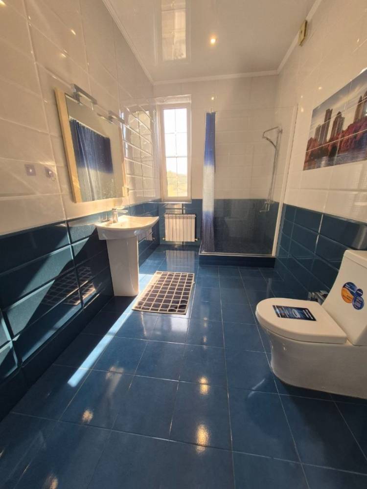 photo_5278780816039736488_y