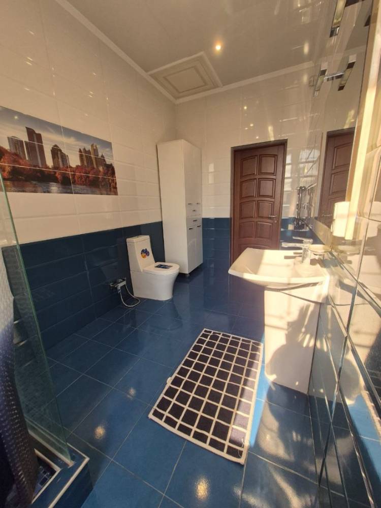 photo_5278780816039736489_y