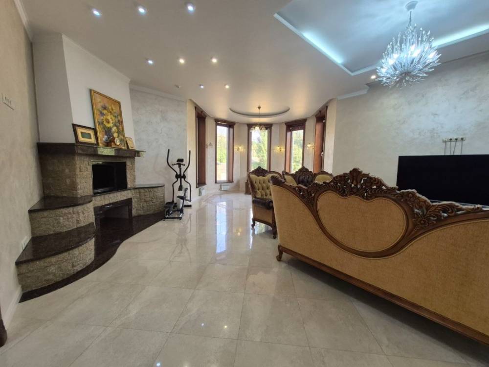 photo_5278780816039736433_y