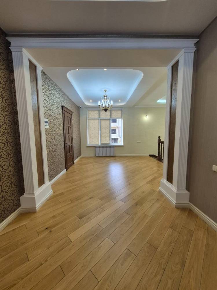 photo_5278780816039736471_y