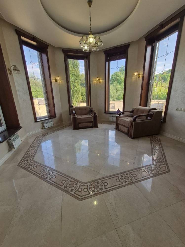 photo_5278780816039736444_y