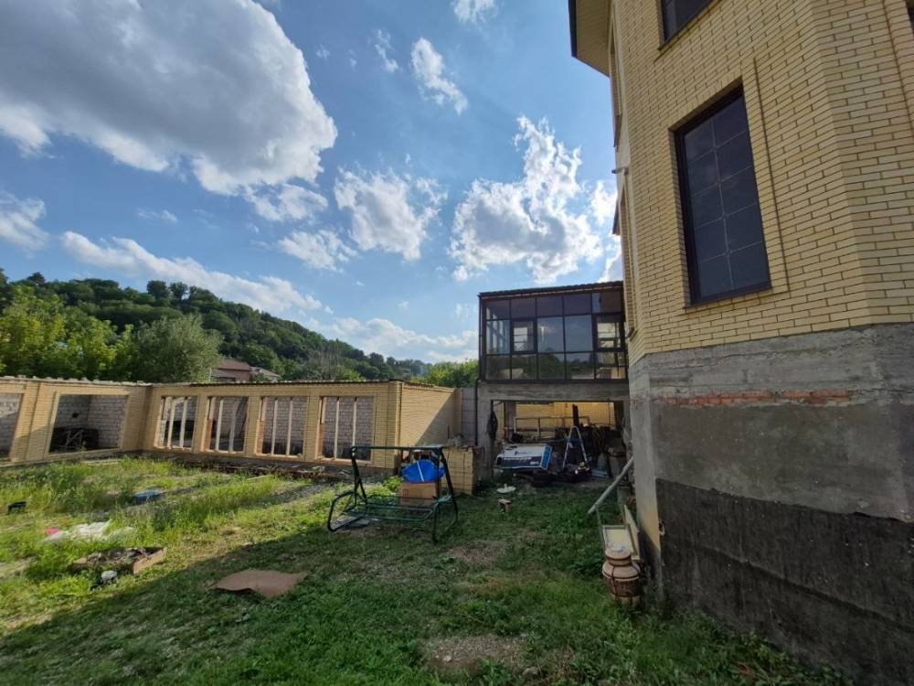 photo_5278780816039736462_y