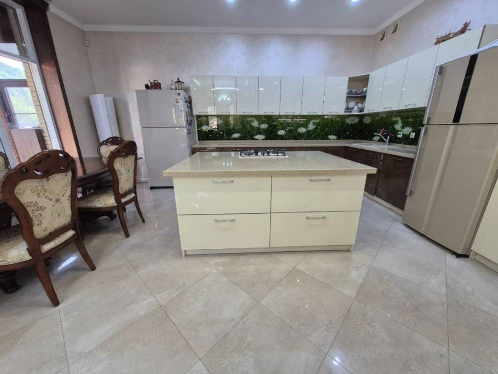 photo_5278780816039736441_y