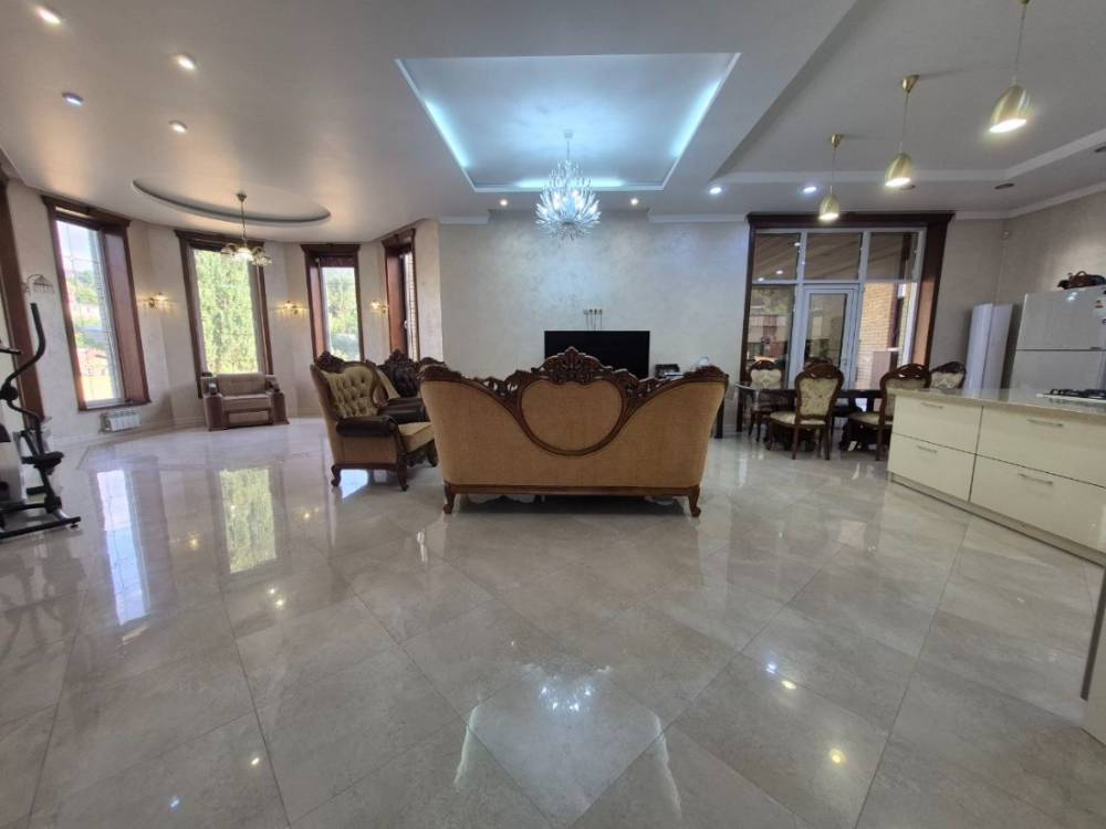 photo_5278780816039736435_y