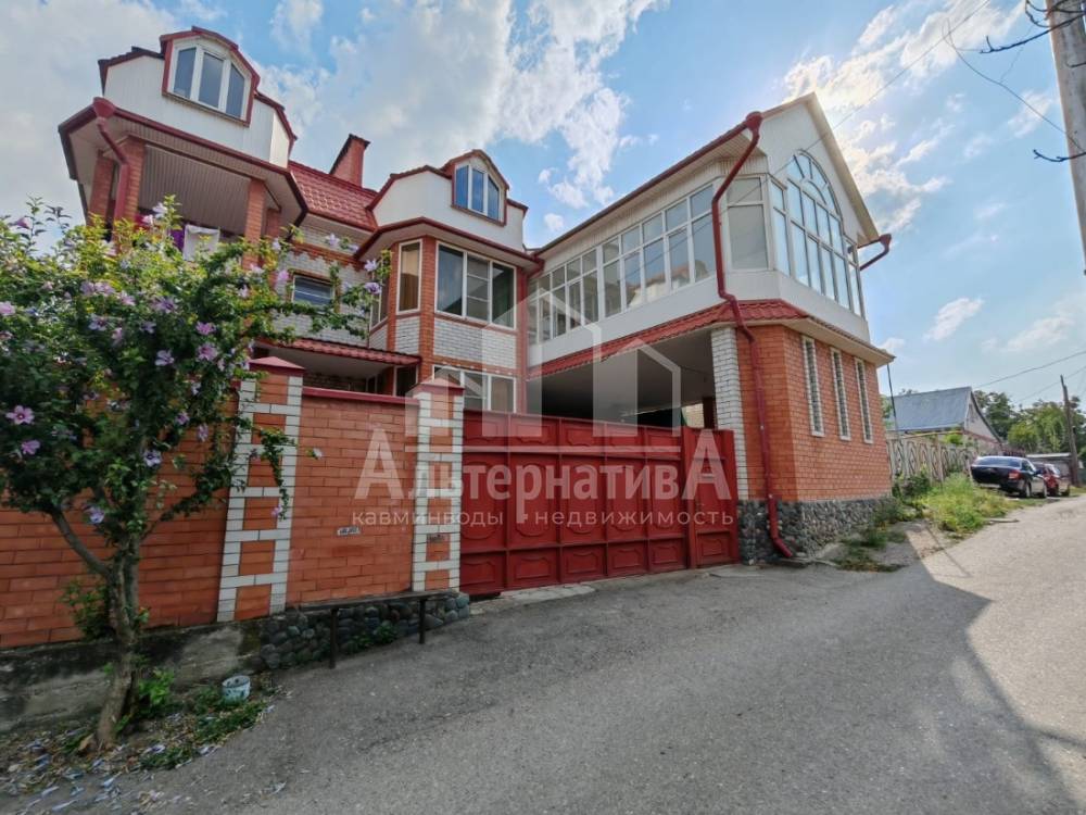 Ставропольский край, Ессентуки, Центр, Седова ул.; Дом 670м² на участке 6 сот. 4 эт.