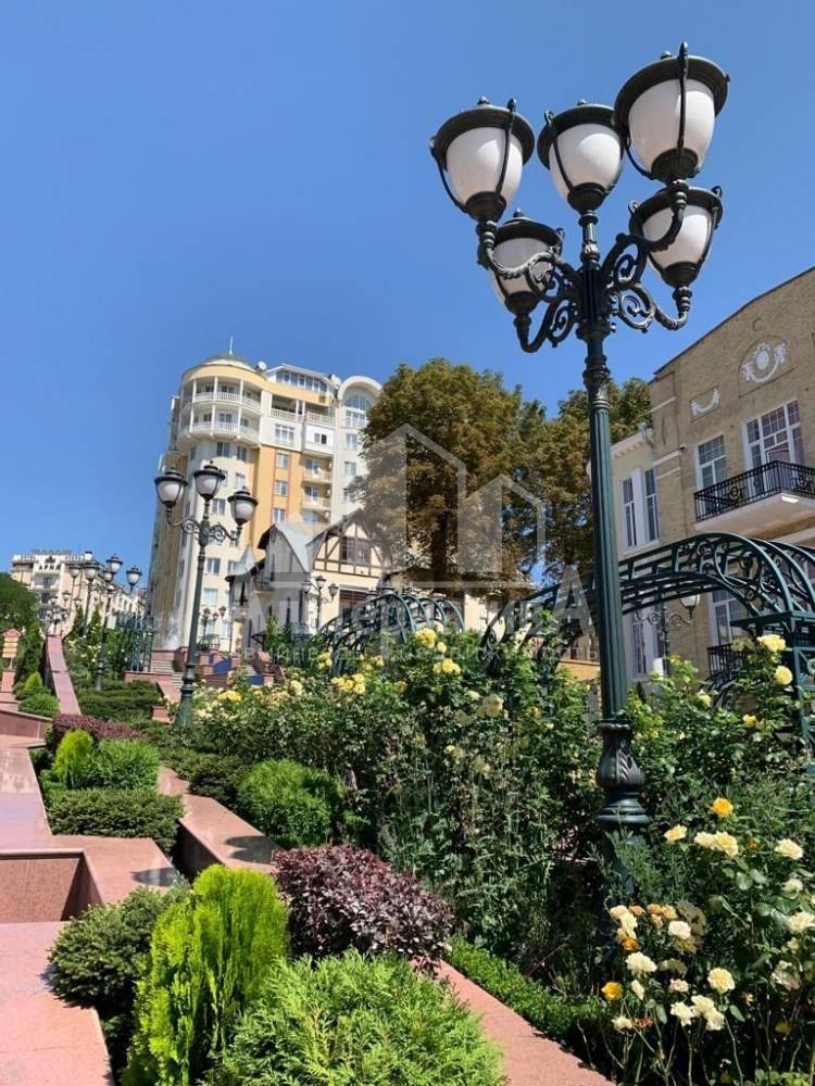 Ставропольский край, Кисловодск, Курортная зона, Дзержинского пр-т.; Квартира 148,20м² 9/9 эт.