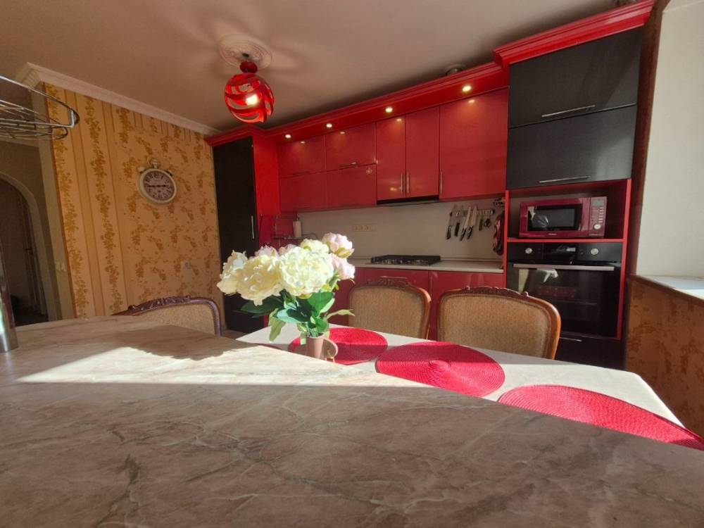 photo_5447173315346167969_y