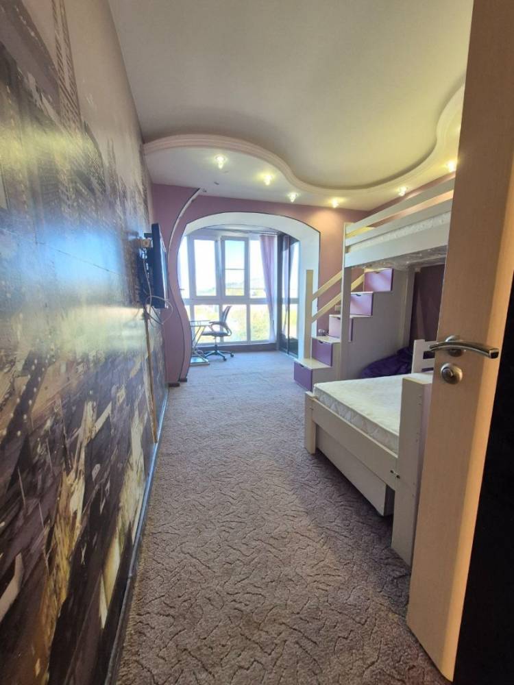 photo_5447173315346167939_y