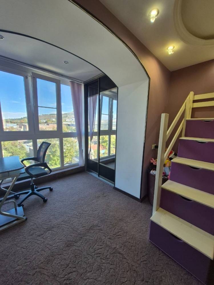 photo_5447173315346167943_y