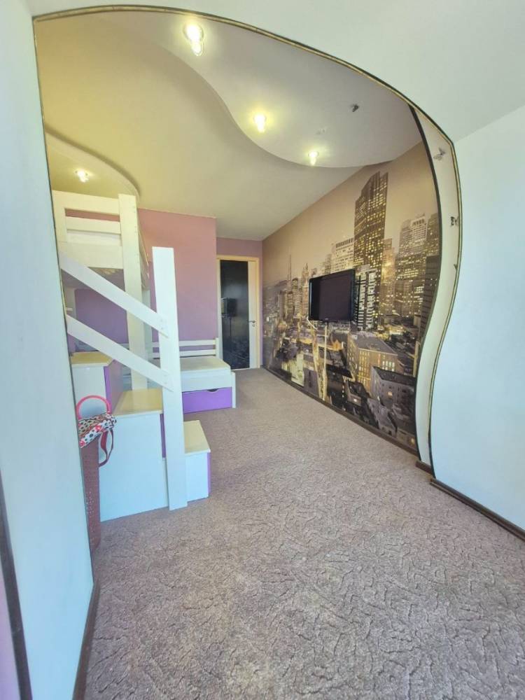 photo_5447173315346167942_y