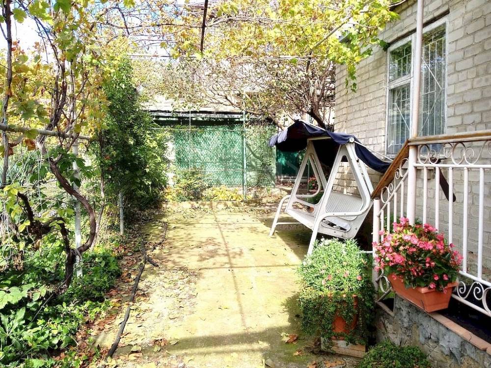 Ставропольский край, Кисловодск, пос.Нежинский, 5-я линия ул.; Дом 58,50м² на участке 9,80 сот. 2 эт.