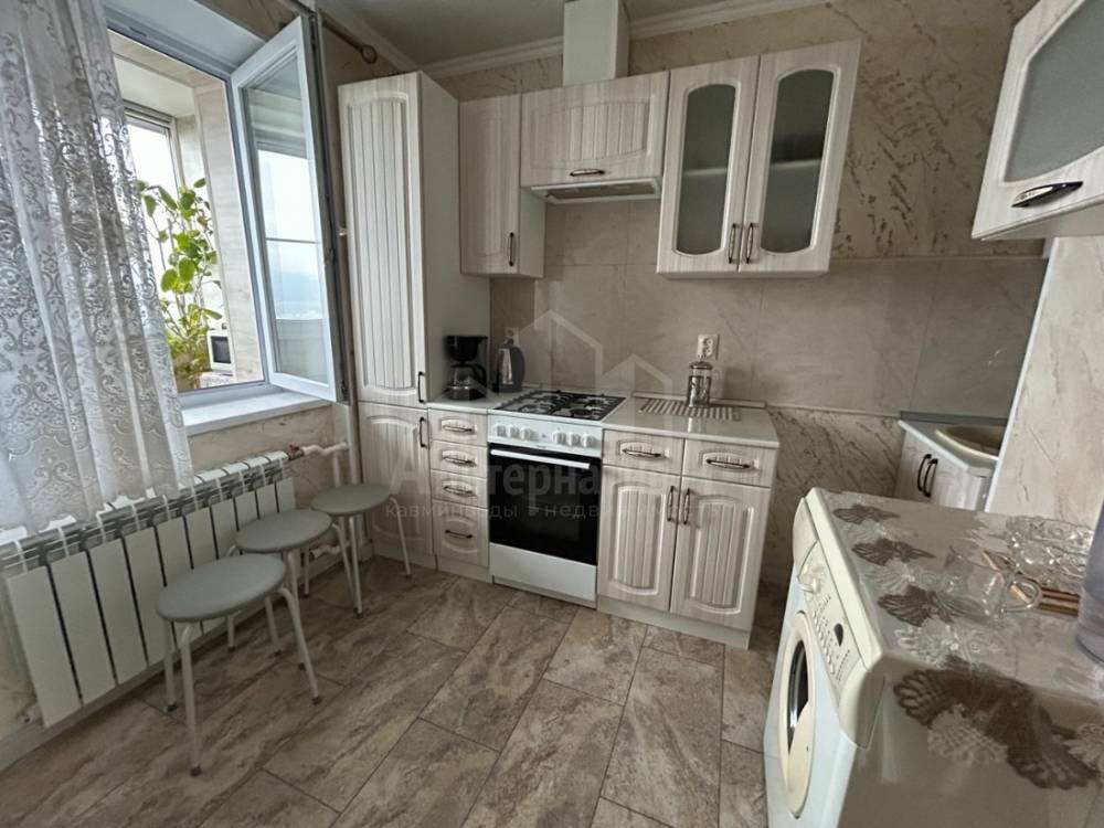 photo_5467862172811000078_y