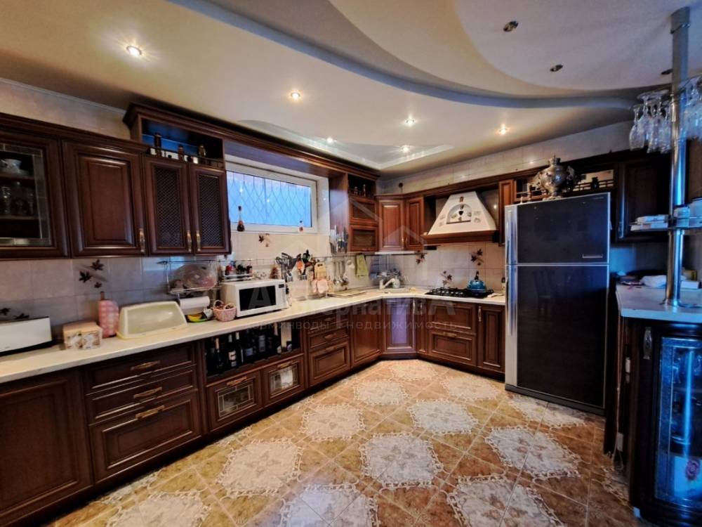 Ставропольский край, Пятигорск, Колос, Воровского ул.; Дом 590м² на участке 8,60 сот. 3 эт.