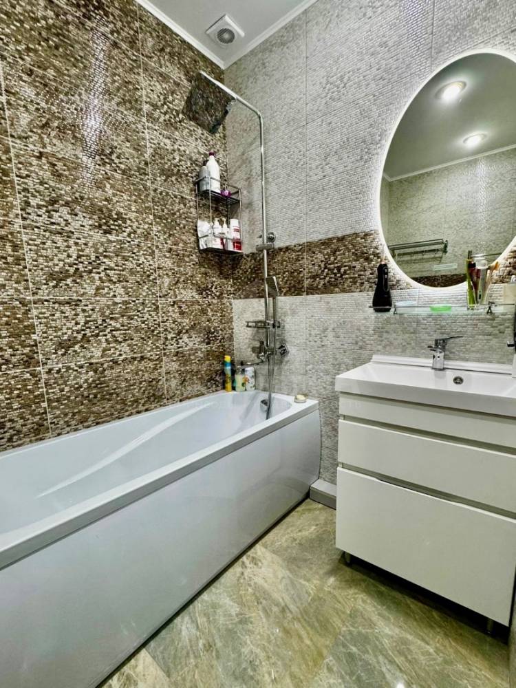 79ed6811-1876-43f7-8899-3dfa5bb2b571