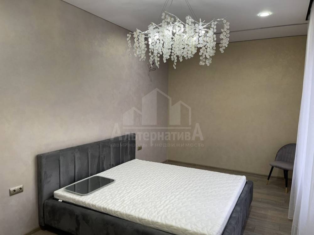 photo_5273819394373444367_y