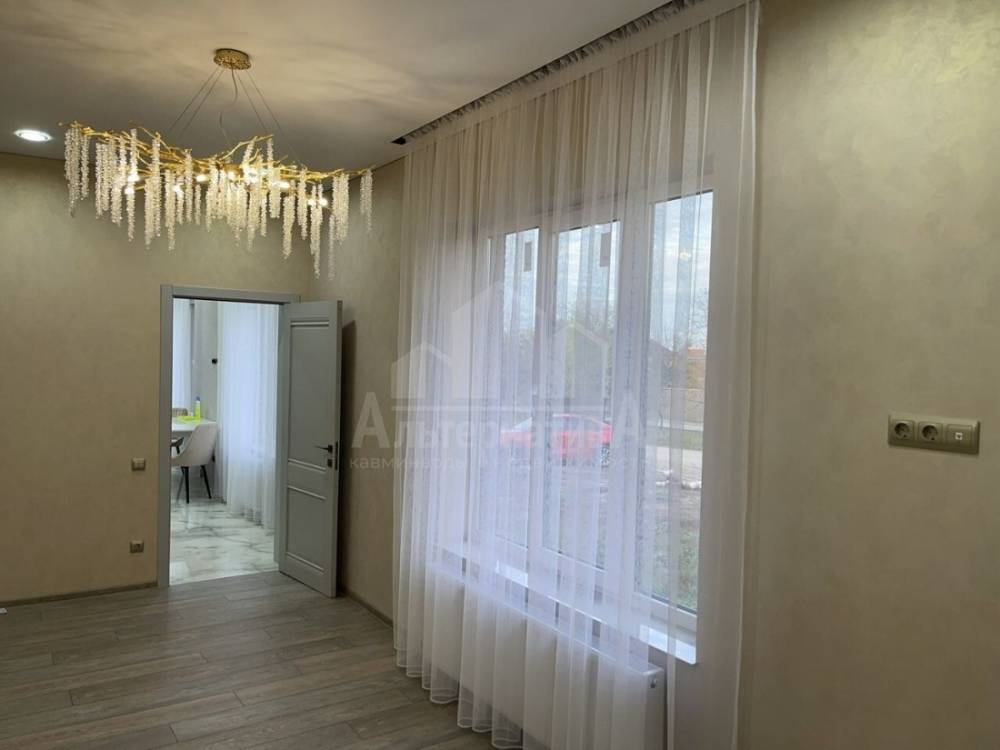 photo_5273819394373444370_y