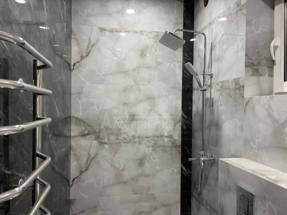 photo_5273819394373444378_y