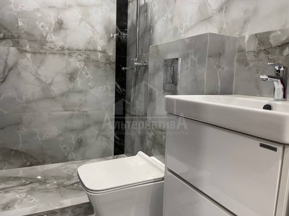 photo_5273819394373444379_y