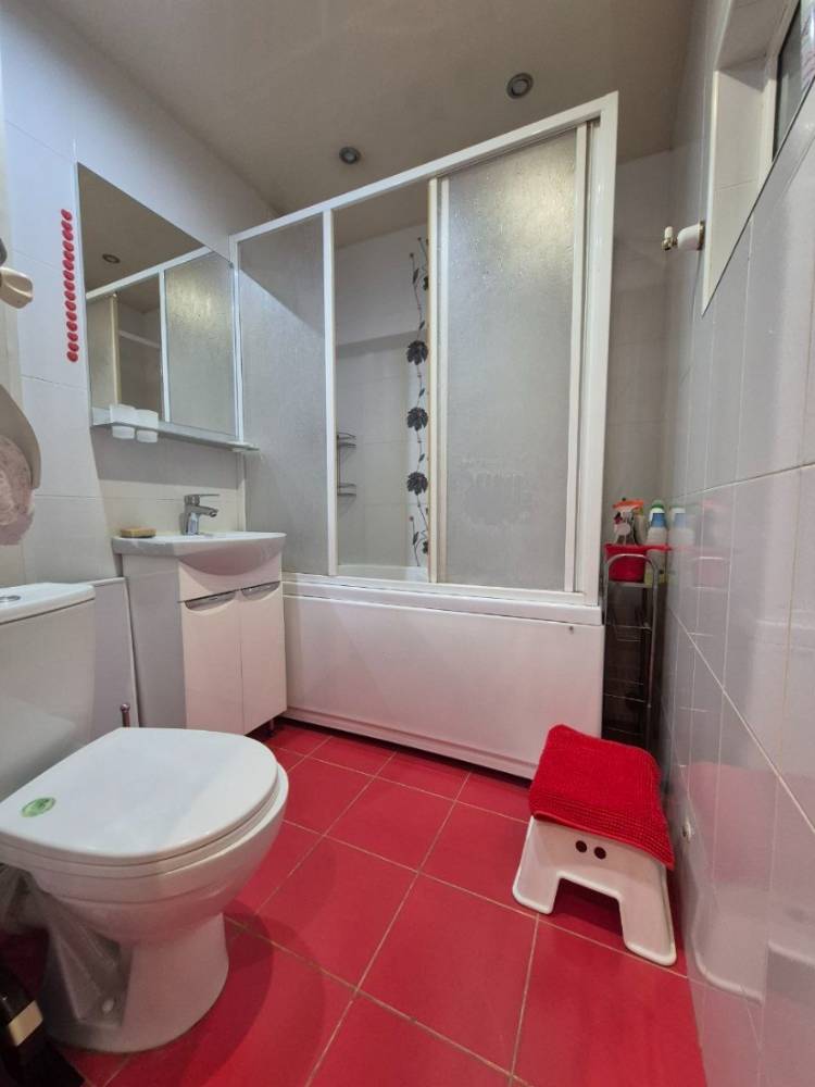 photo_5231336863535140199_y