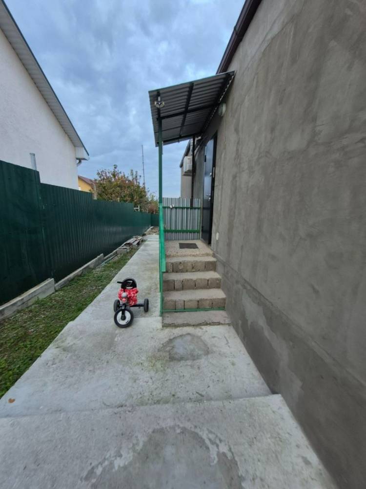 photo_5472301644281674529_y