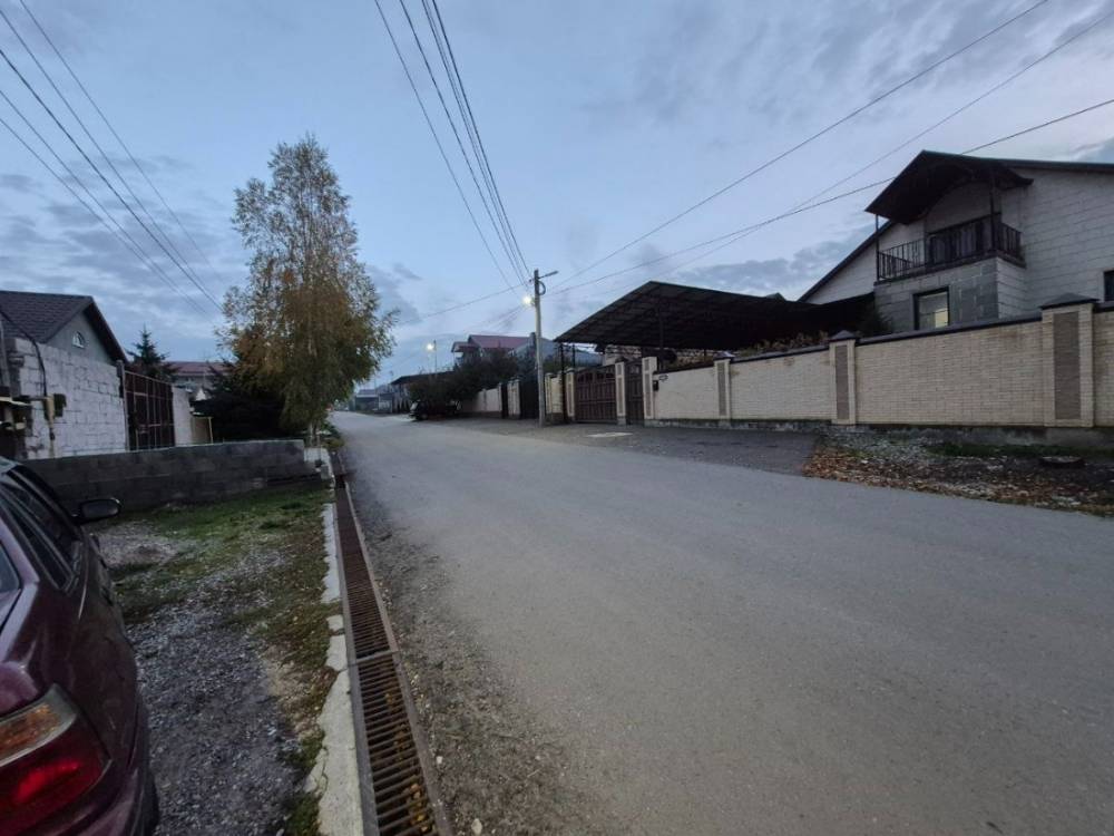 photo_5472163728586833033_y