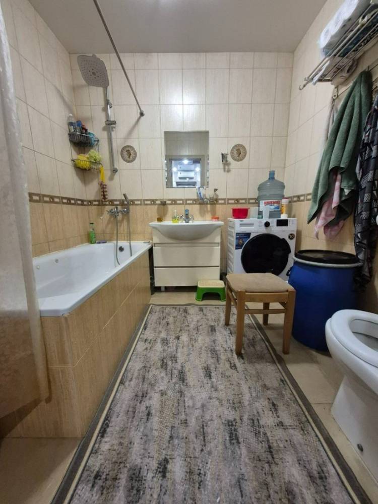 photo_5472163728586833037_y