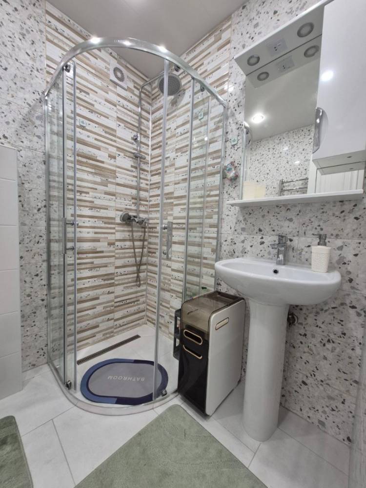 photo_5240361839659519844_y