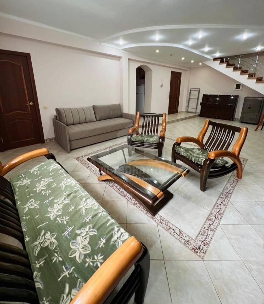 Ставропольский край, Ессентуки, Курортная зона, Ленина ул.; Дом 108м² на участке 1 сот. 2 эт.