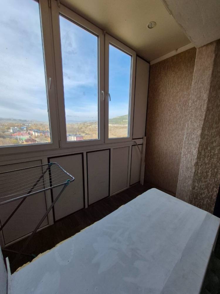 photo_5255885758432743442_y